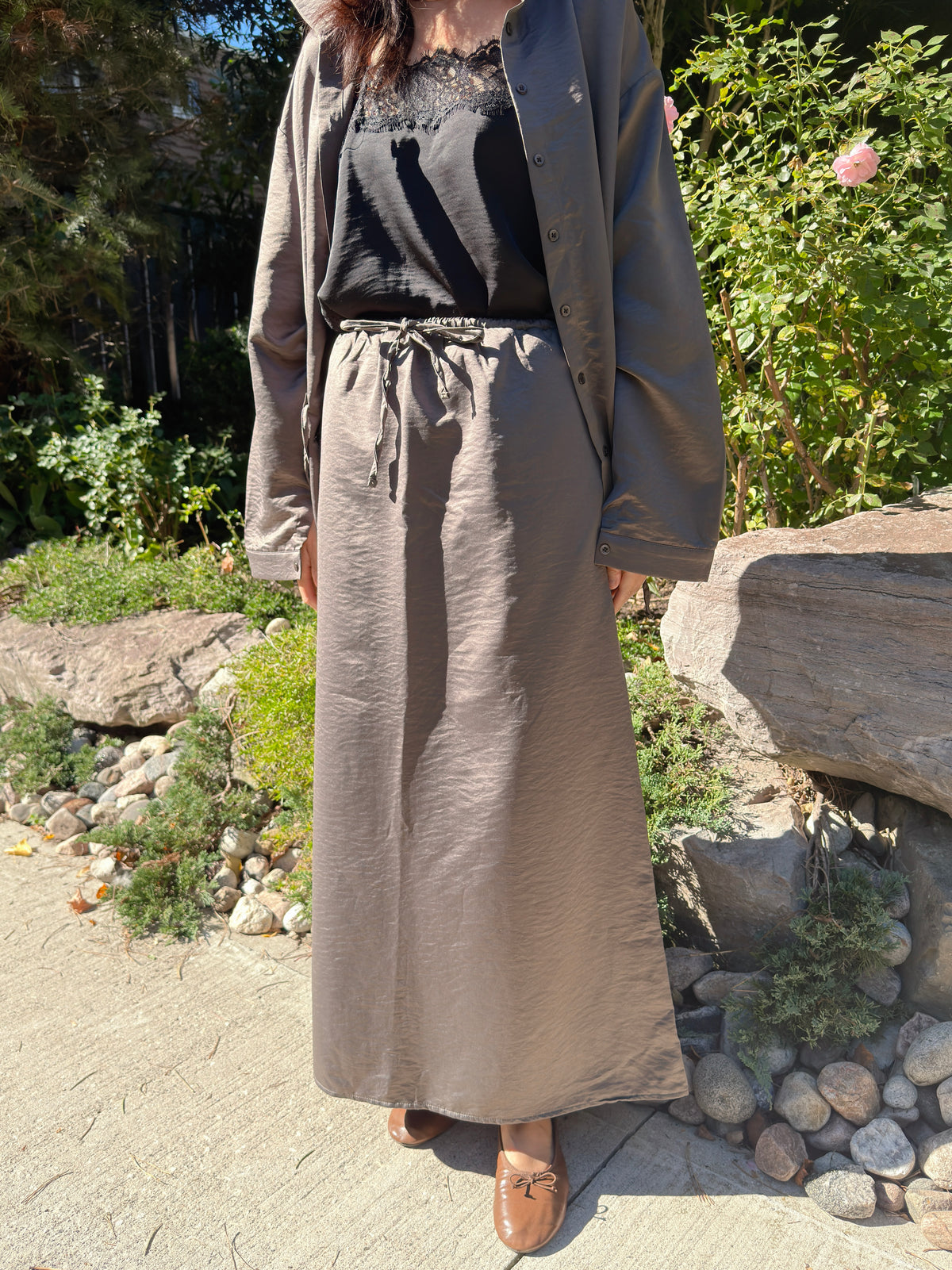 CRINKLE DRAWSTRING LONG SKIRT(Beige, Charcoal)