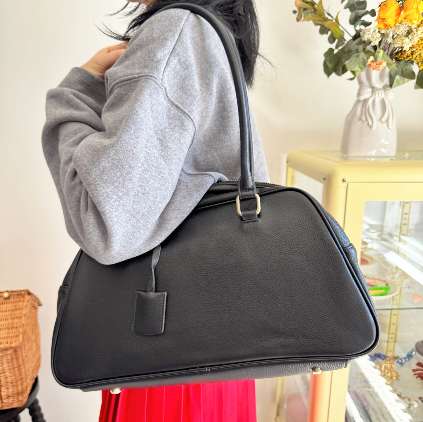 LEATHER SHOULDER BAG (brown, black)