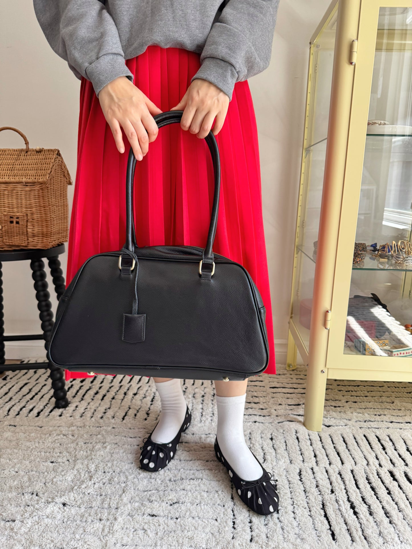 LEATHER SHOULDER BAG (brown, black)