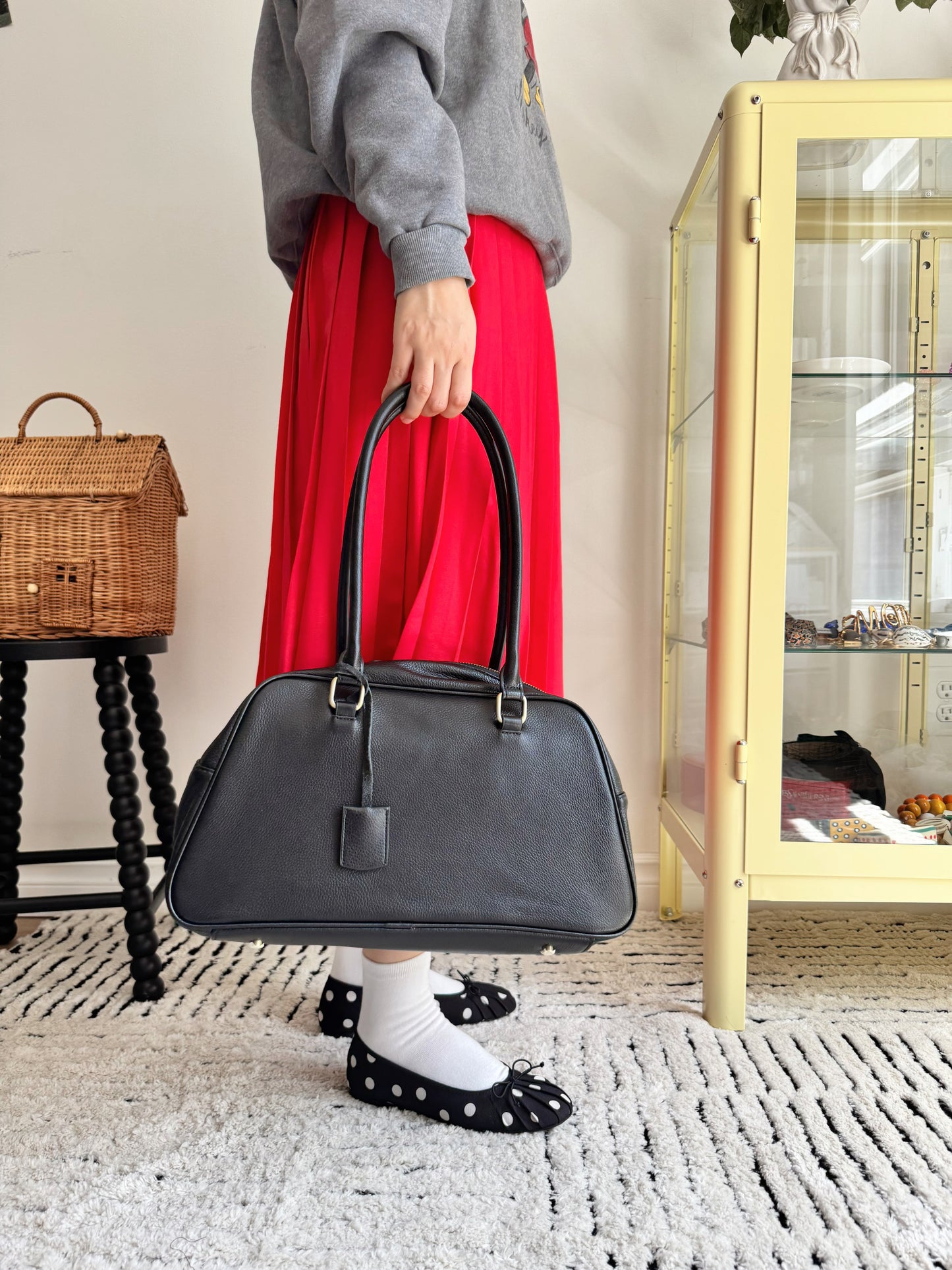 LEATHER SHOULDER BAG (brown, black)