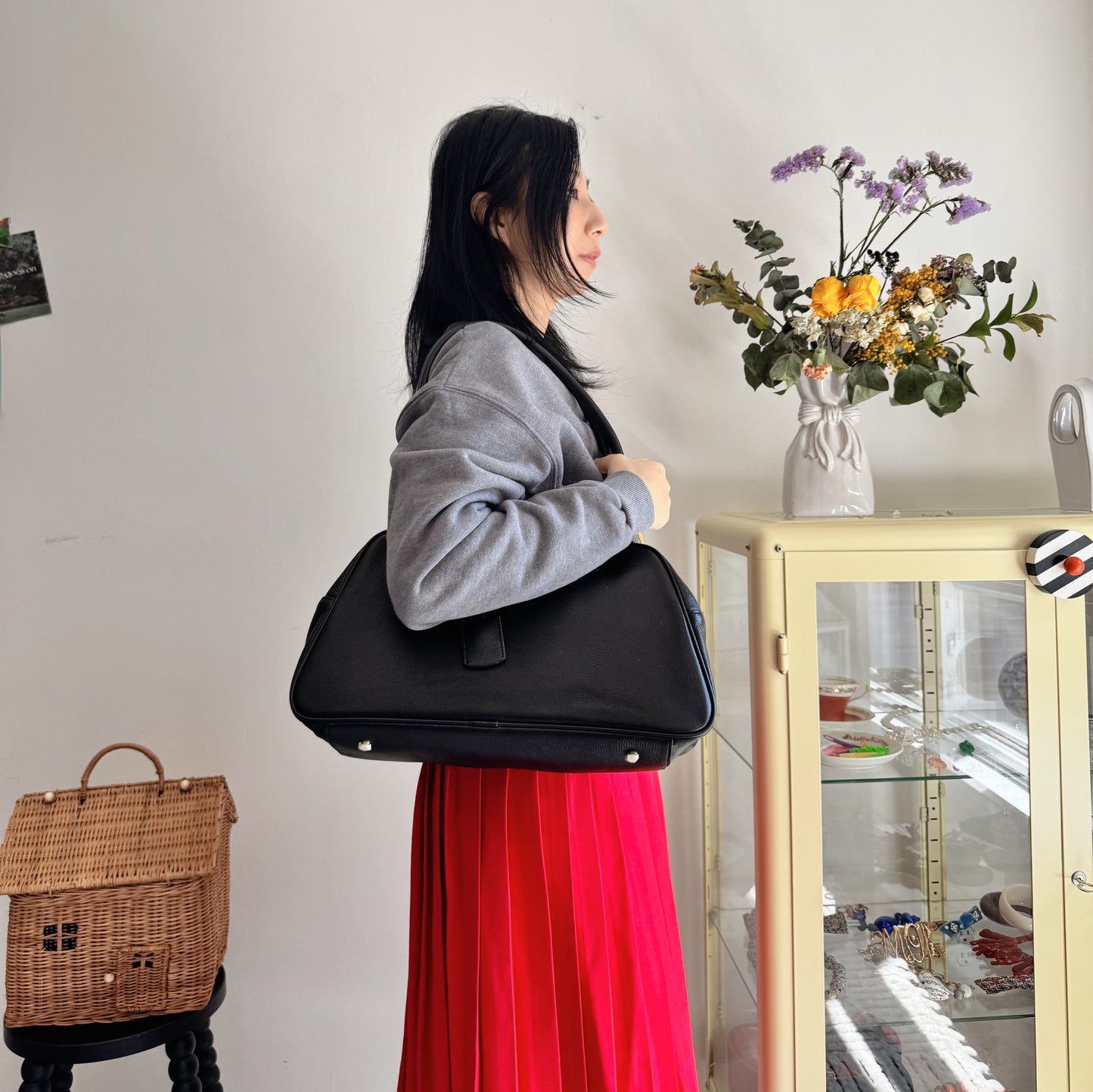 LEATHER SHOULDER BAG (brown, black)