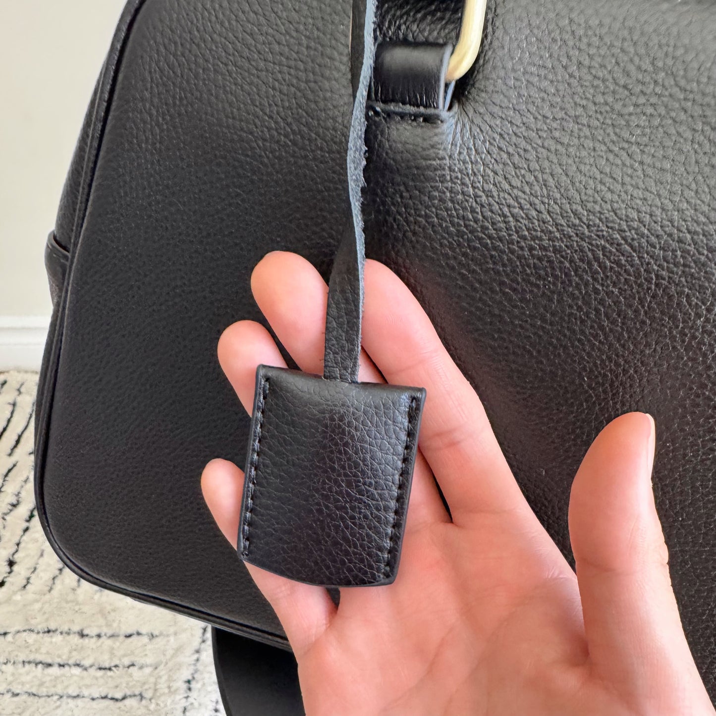 LEATHER SHOULDER BAG (brown, black)