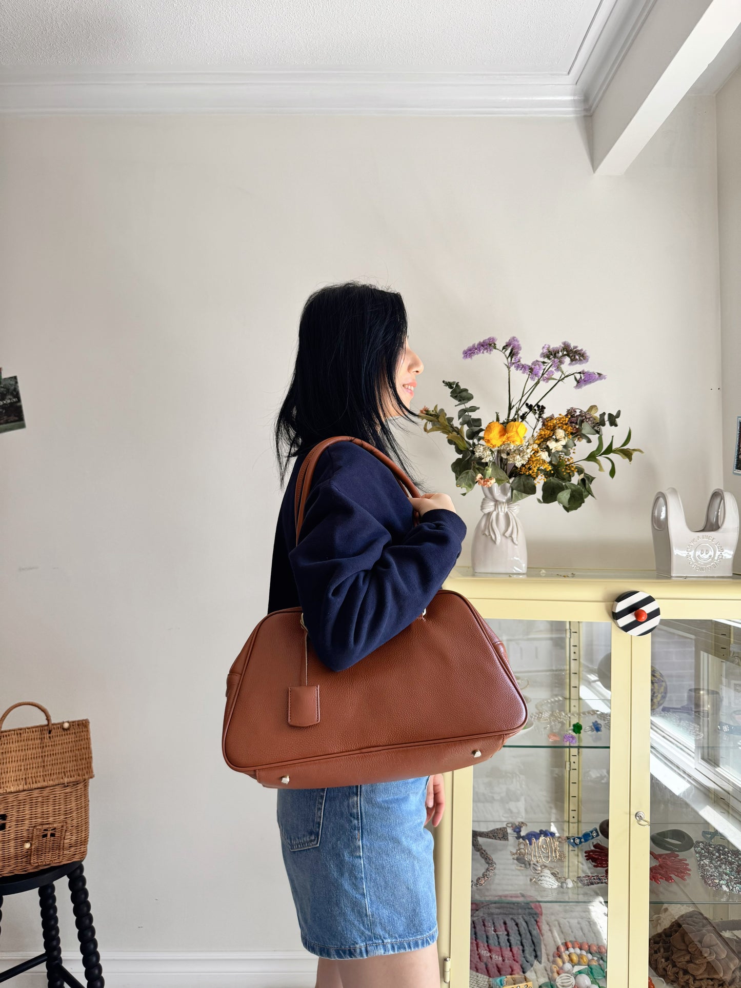 LEATHER SHOULDER BAG (brown, black)