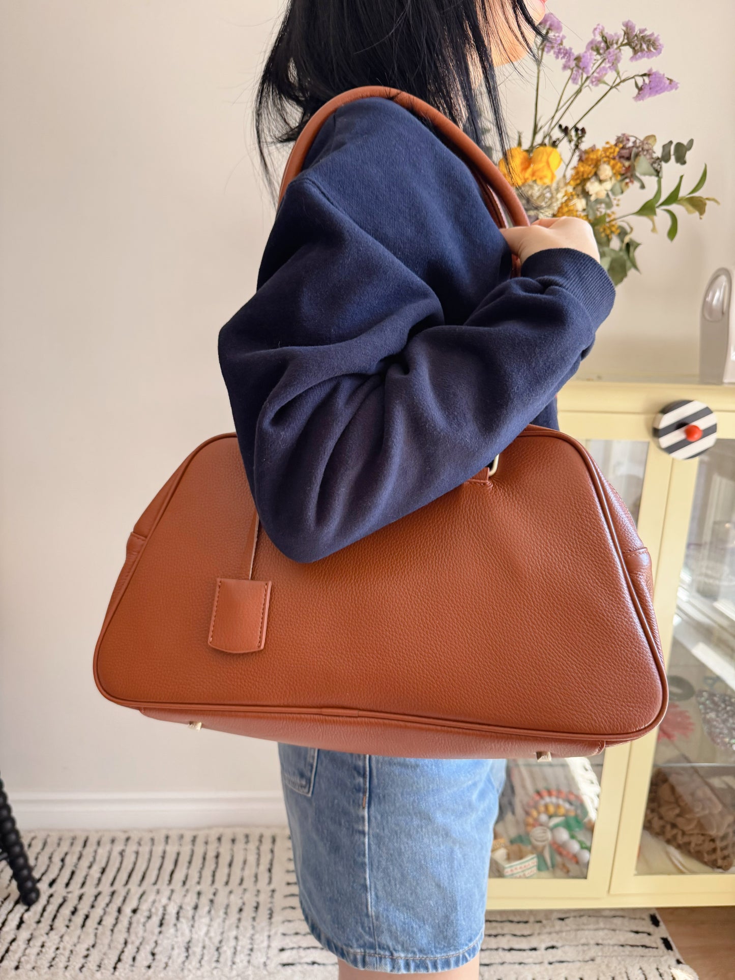 LEATHER SHOULDER BAG (brown, black)
