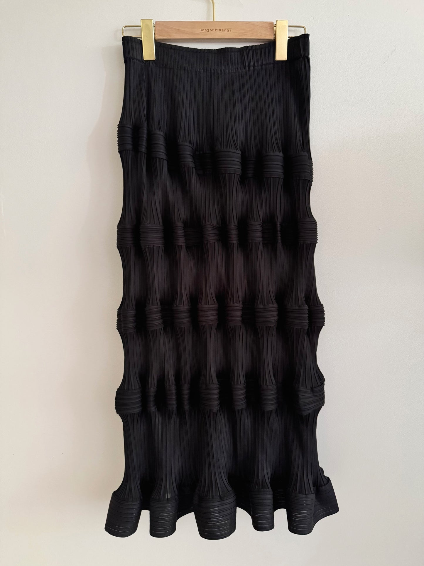 Wave Pleats Maxi Skirt