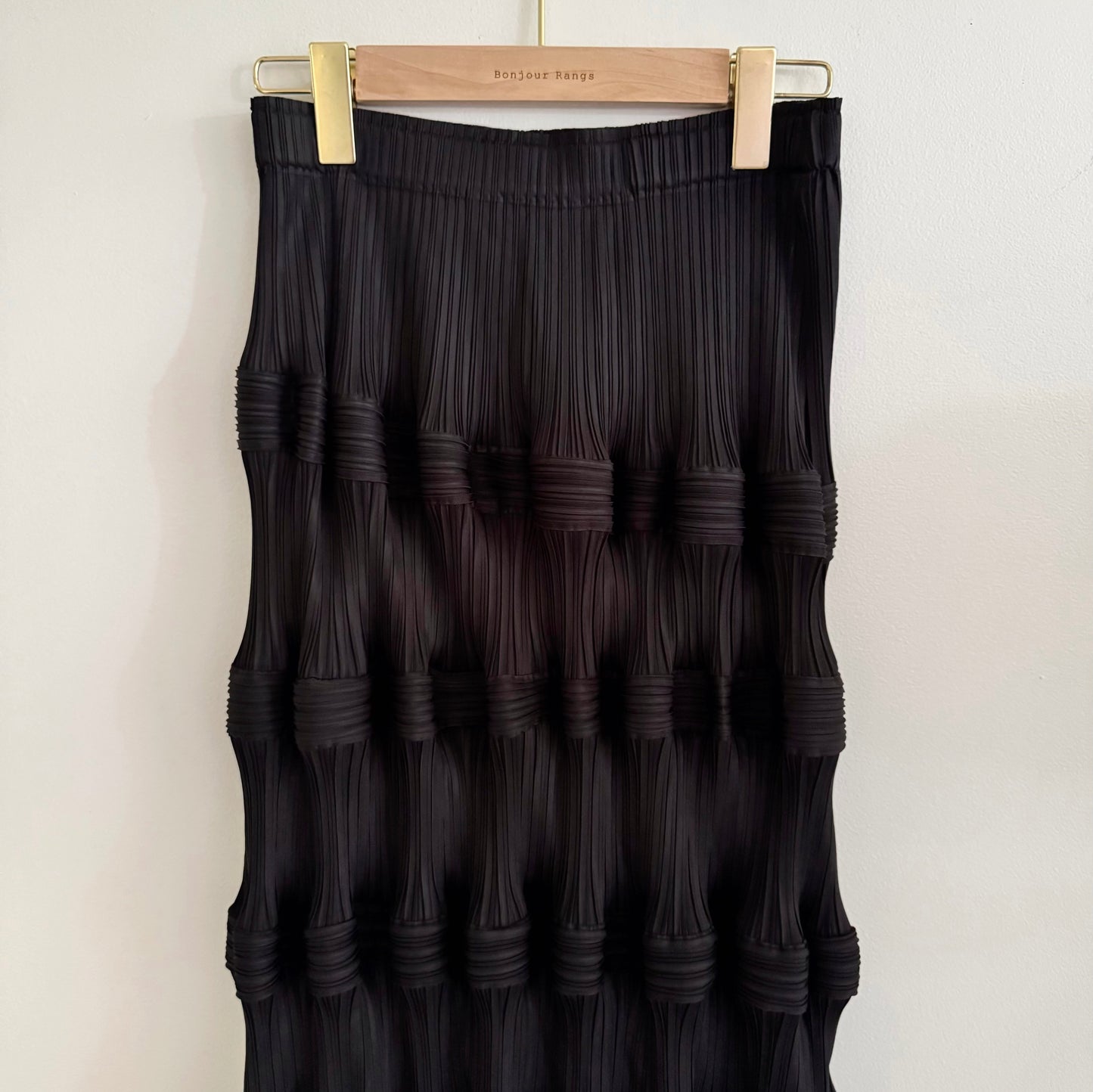 Wave Pleats Maxi Skirt