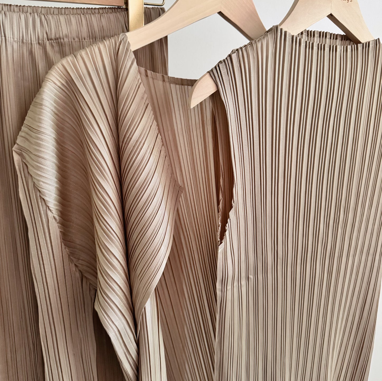 Pleated 3-Piece Set(brown,beige, ivory )