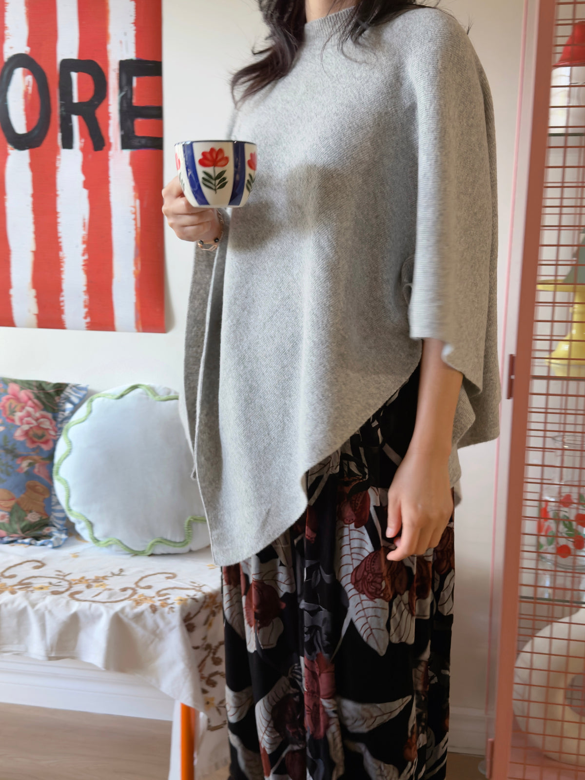 SUPER FINE WOOL PONCHO (Gray, Black)