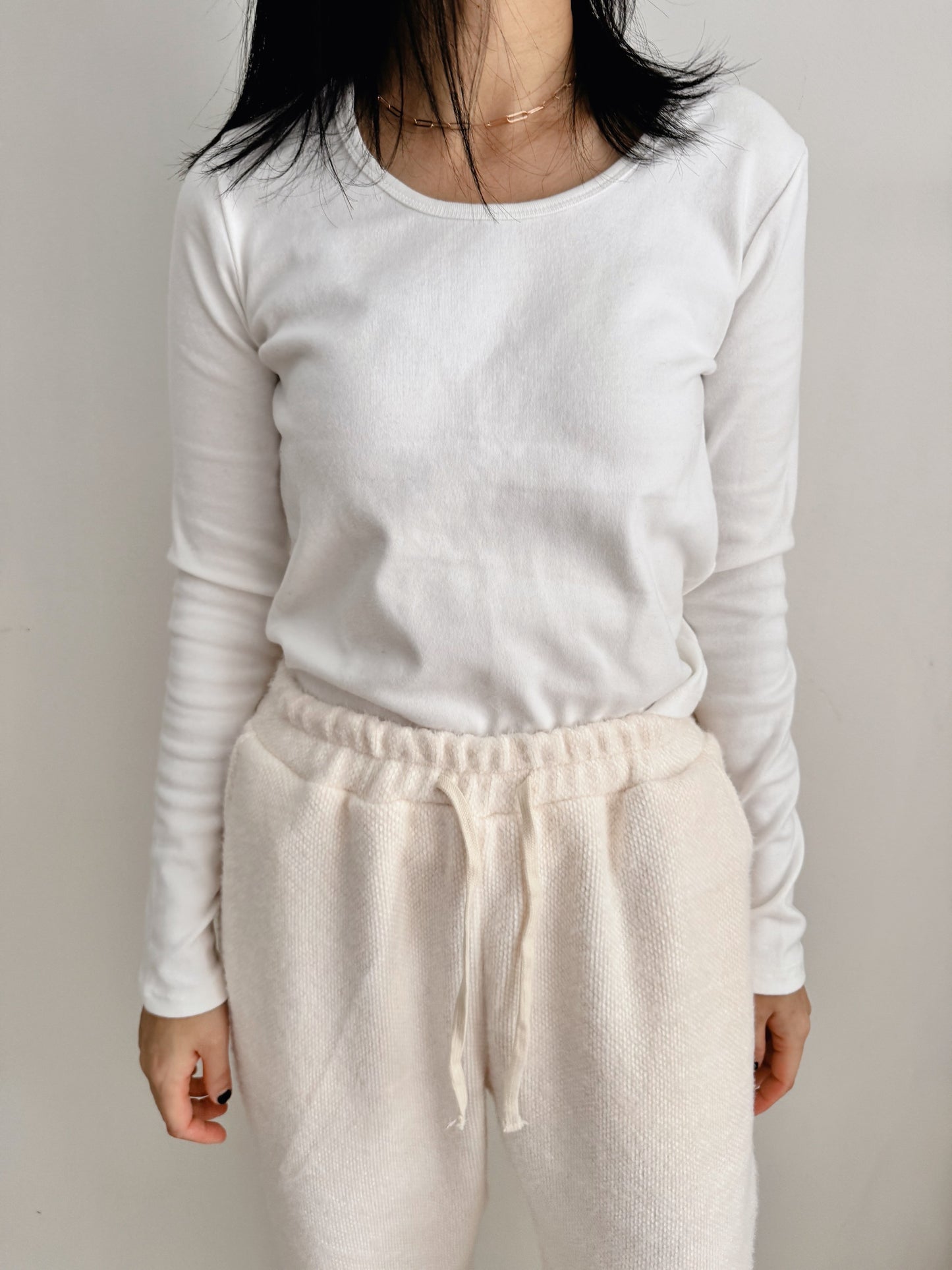 Basic cotton T-shirt (ivory, gray charcoal, black)