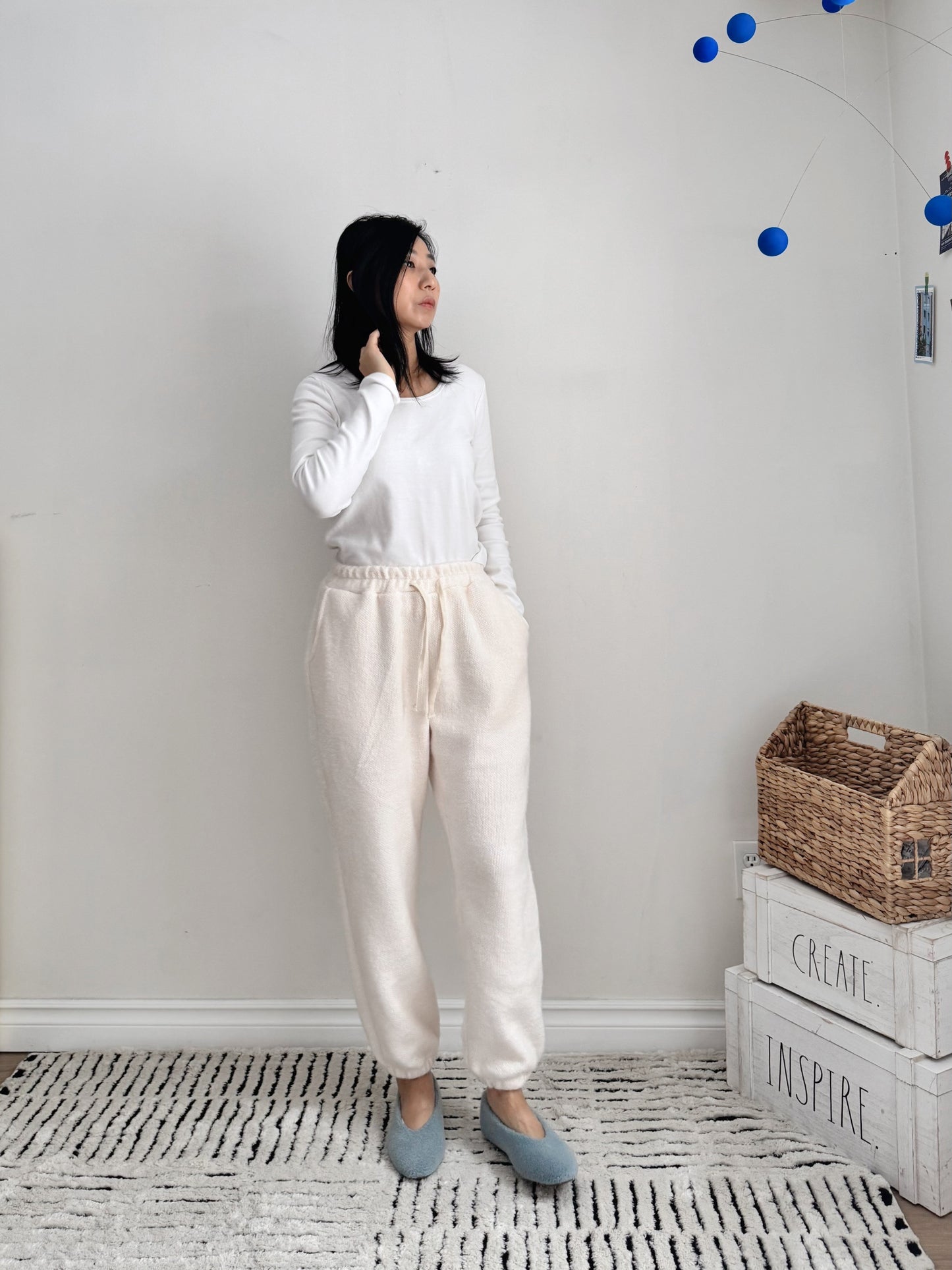 Basic cotton T-shirt (ivory, gray charcoal, black)