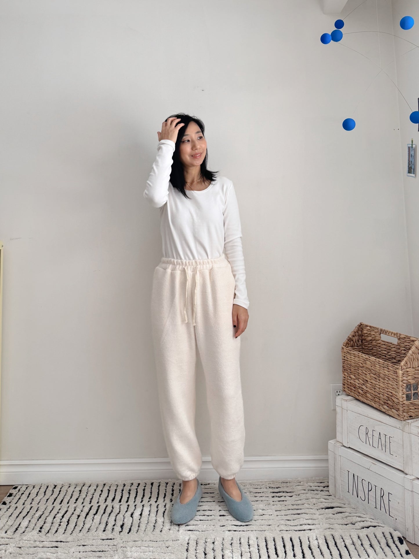 Basic cotton T-shirt (ivory, gray charcoal, black)