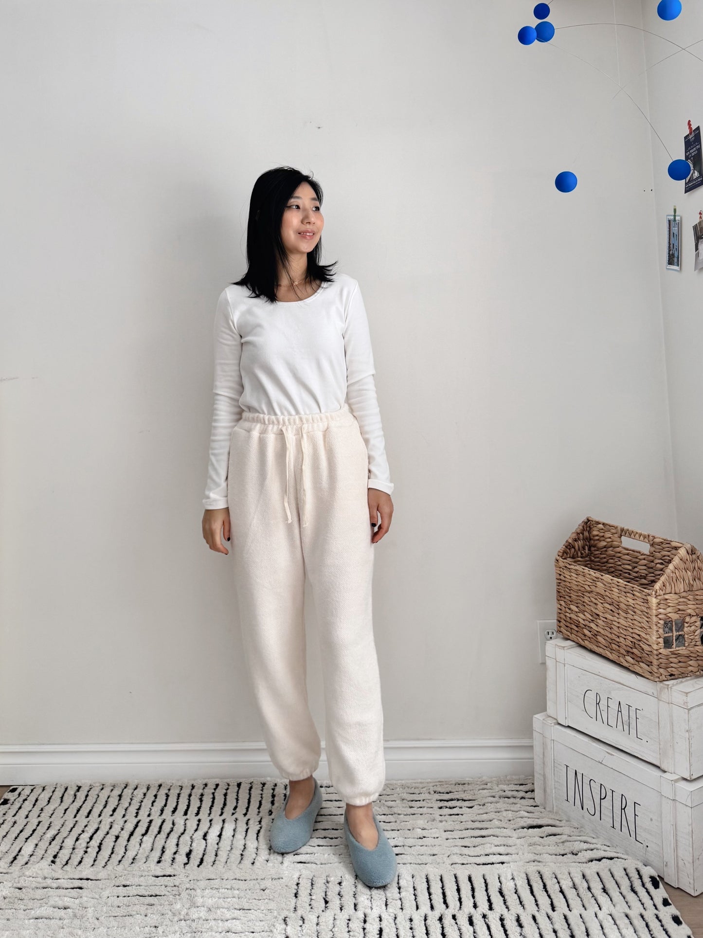 Basic cotton T-shirt (ivory, gray charcoal, black)