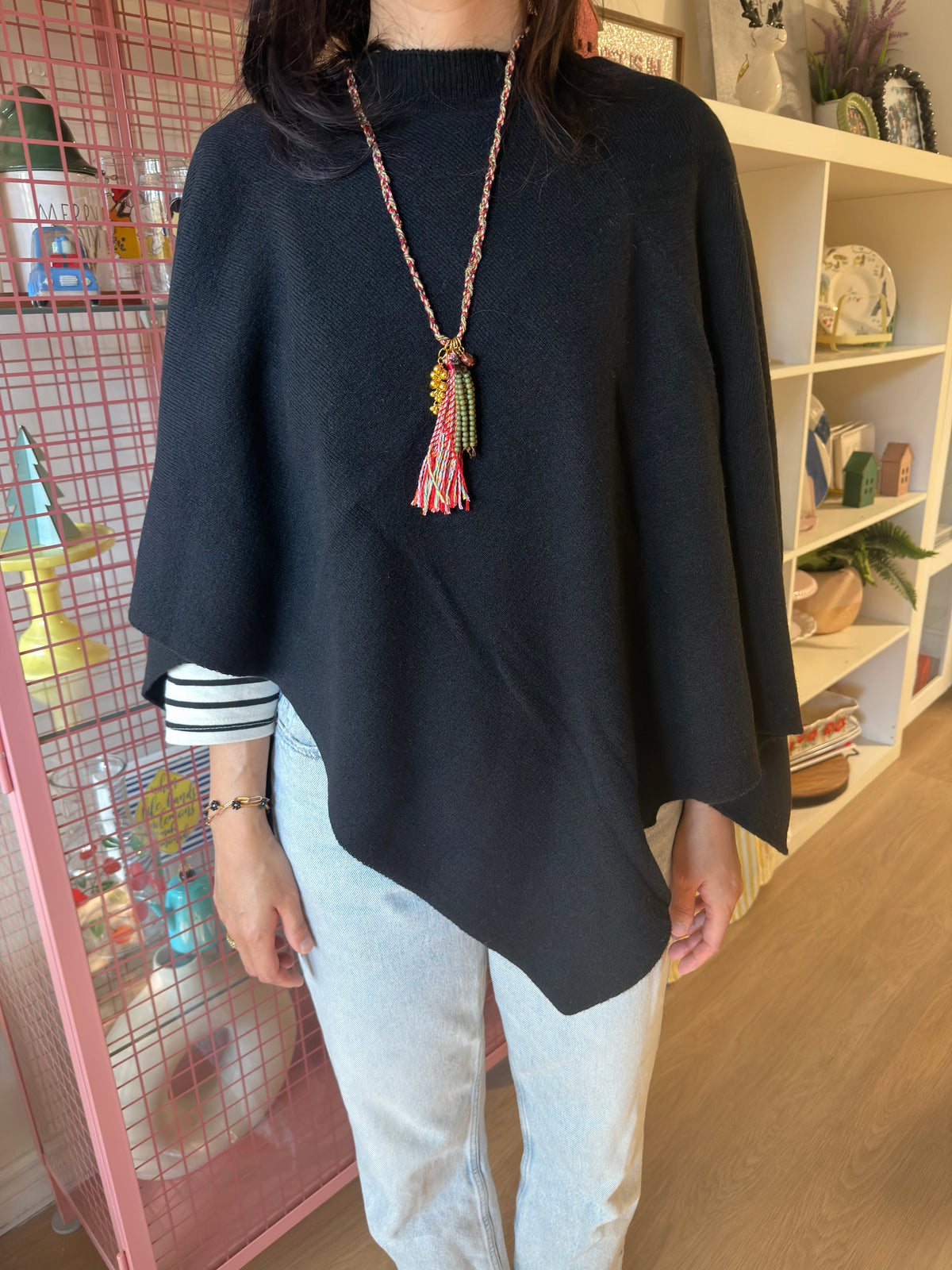 SUPER FINE WOOL PONCHO (Gray, Black)