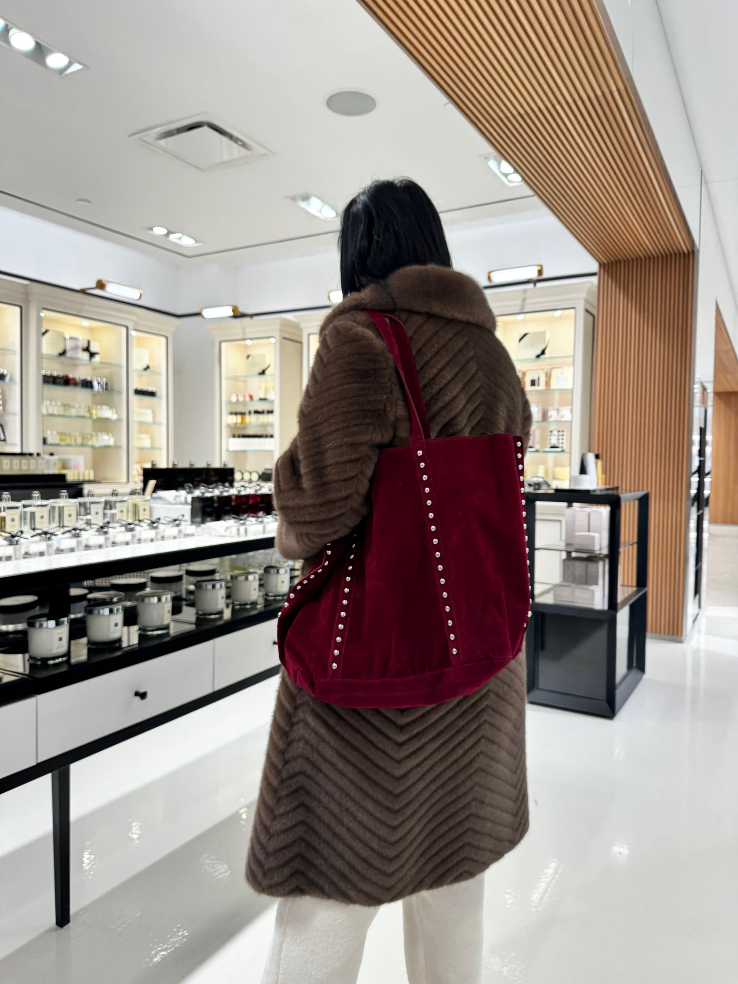 suede studded shoulder bag (brown, red, black)