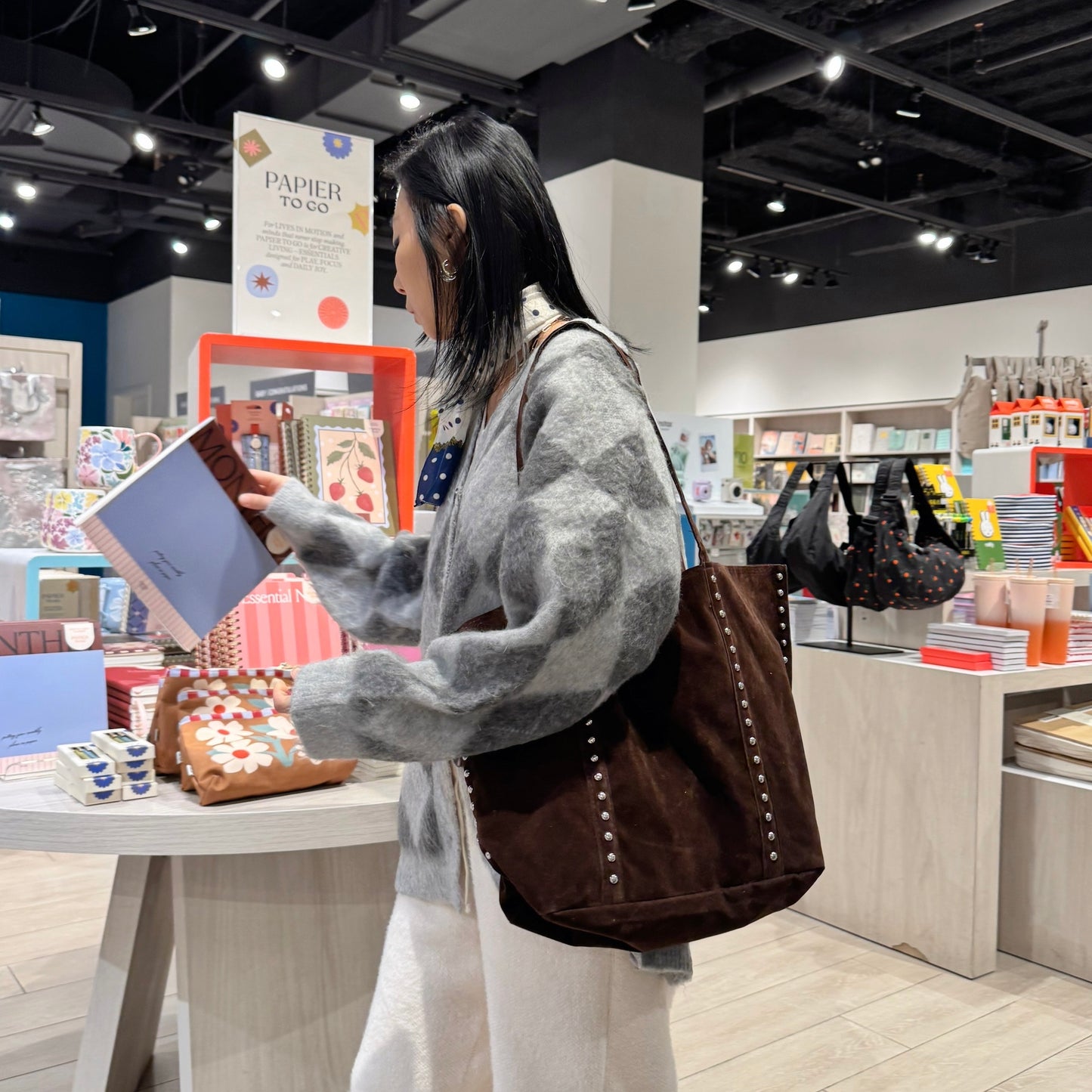 suede studded shoulder bag (brown, red, black)