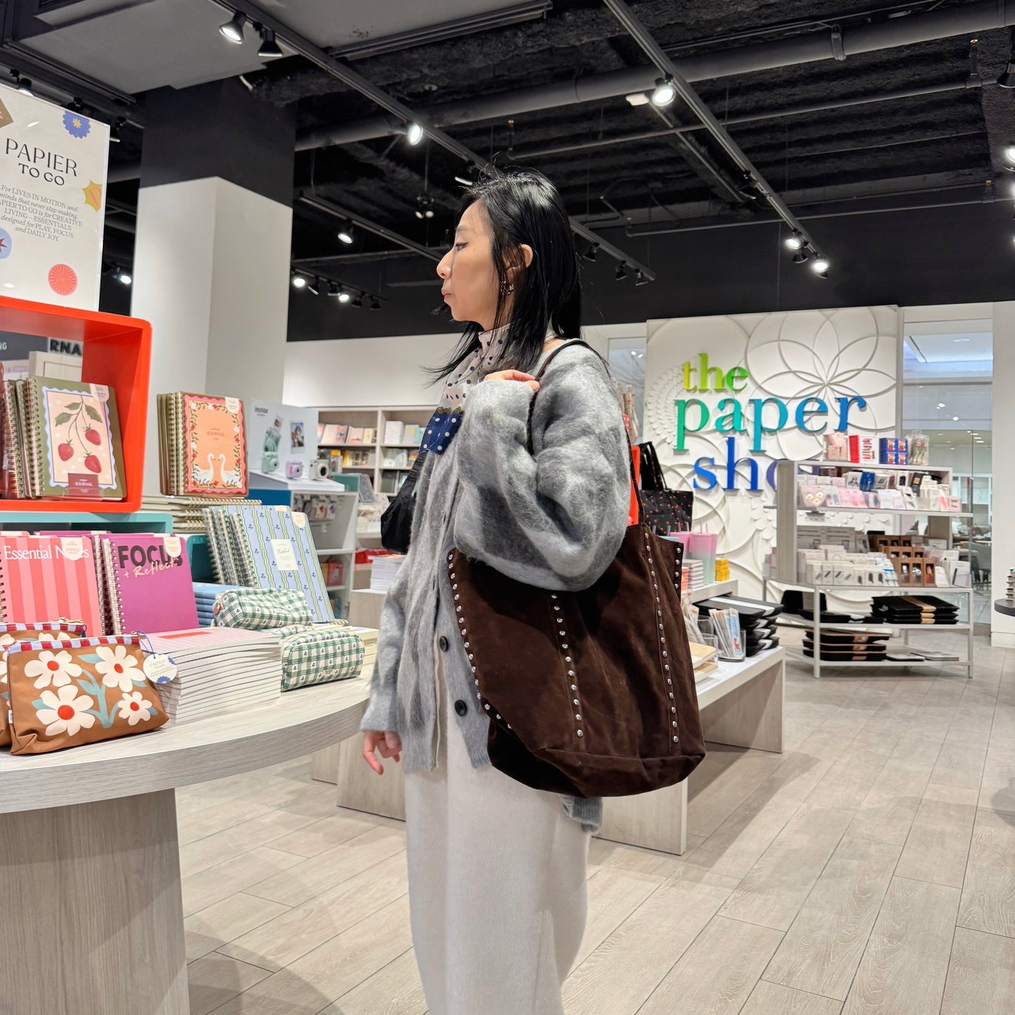 suede studded shoulder bag (brown, red, black)