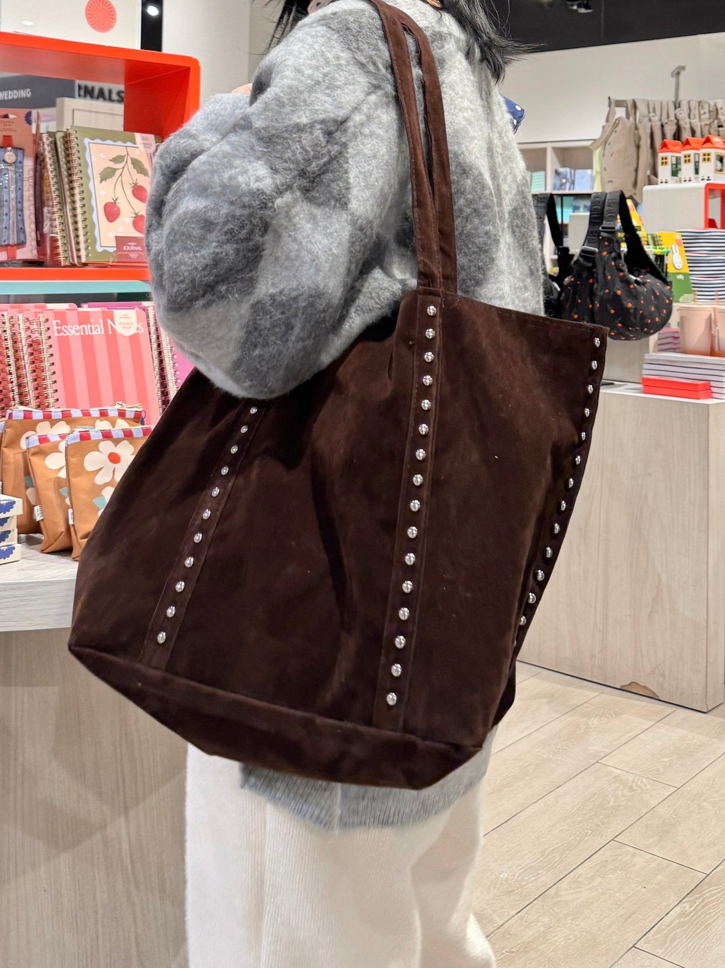 suede studded shoulder bag (brown, red, black)