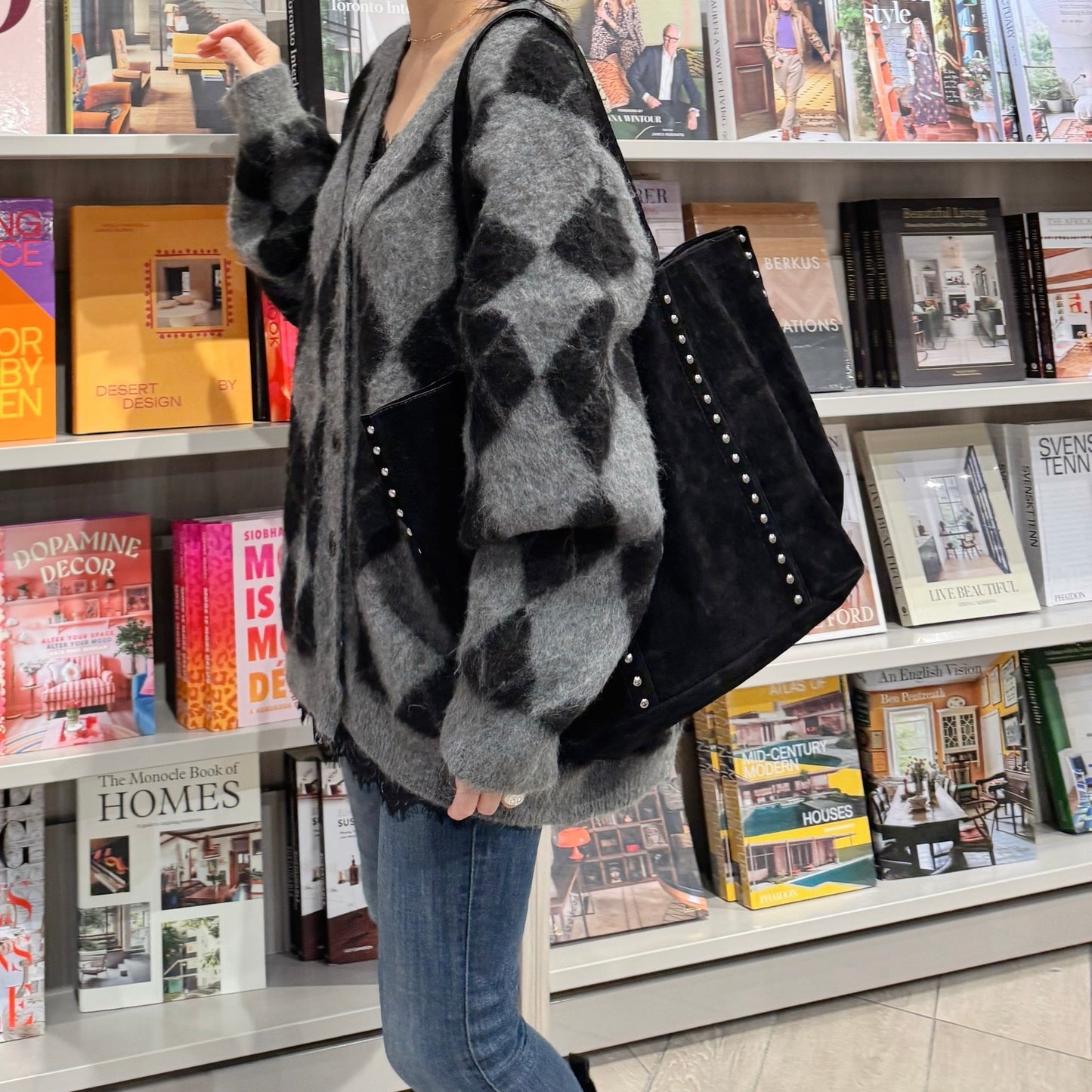 suede studded shoulder bag (brown, red, black)