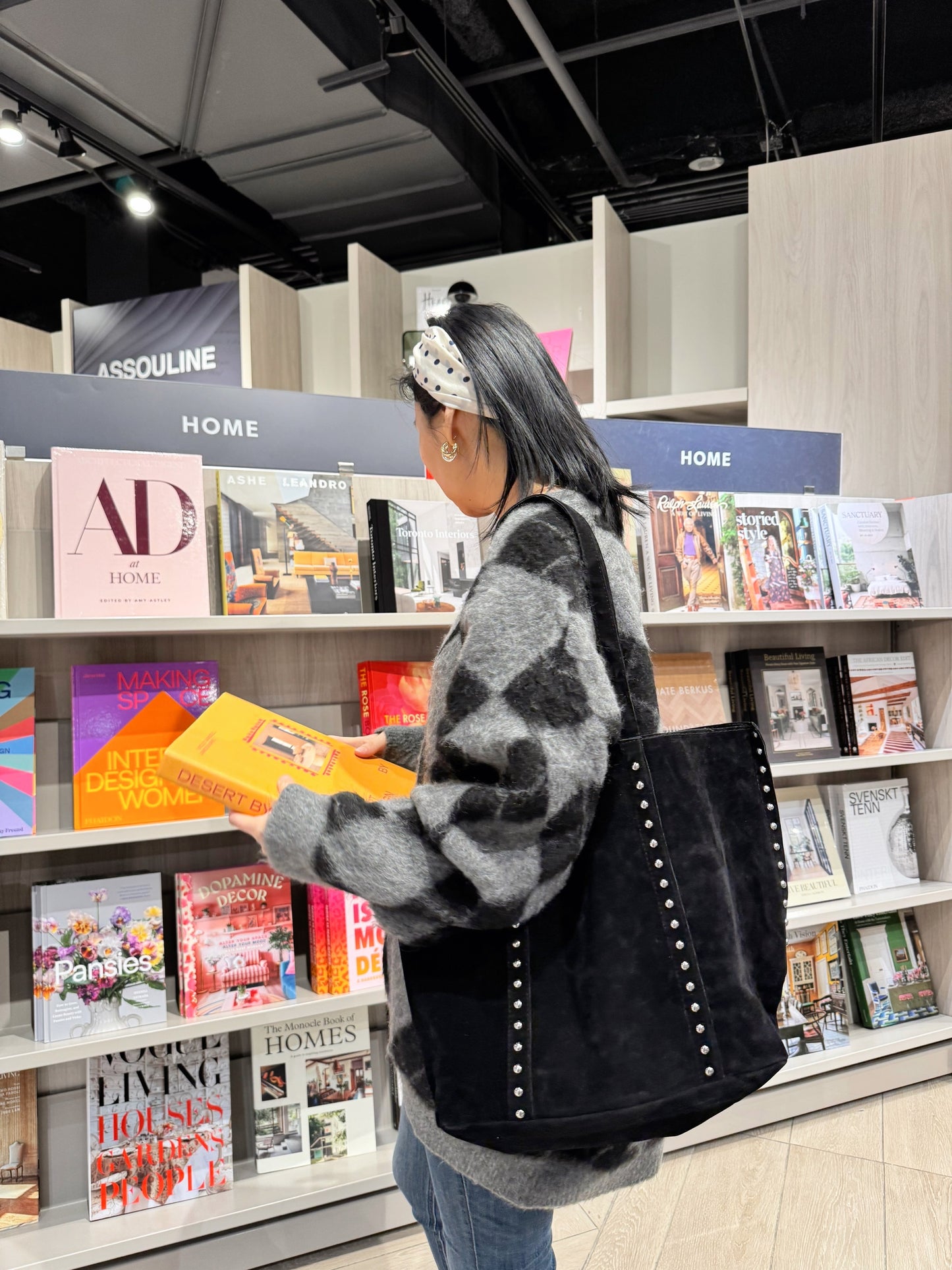 suede studded shoulder bag (brown, red, black)