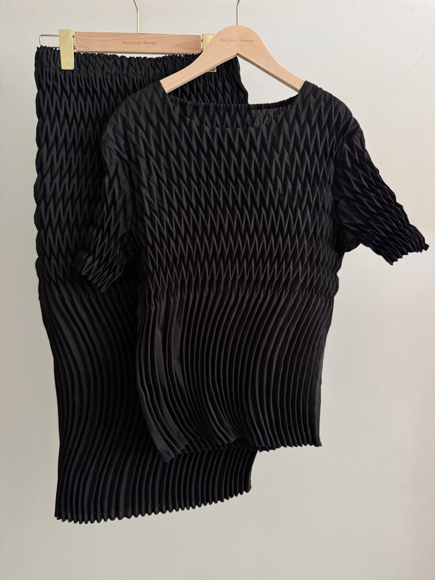 Pleated Texture Two-Piece Set(black,ivory)