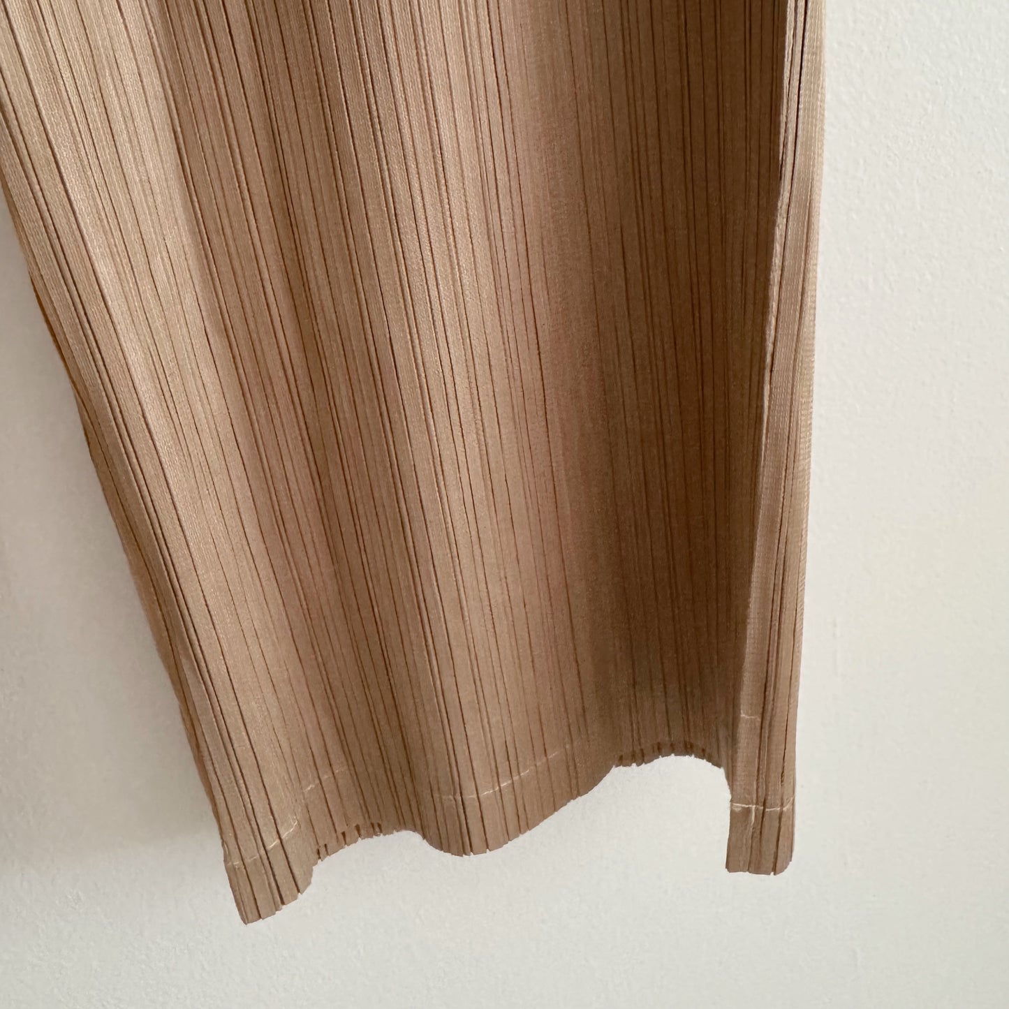 Pleated Glow Straight Pants