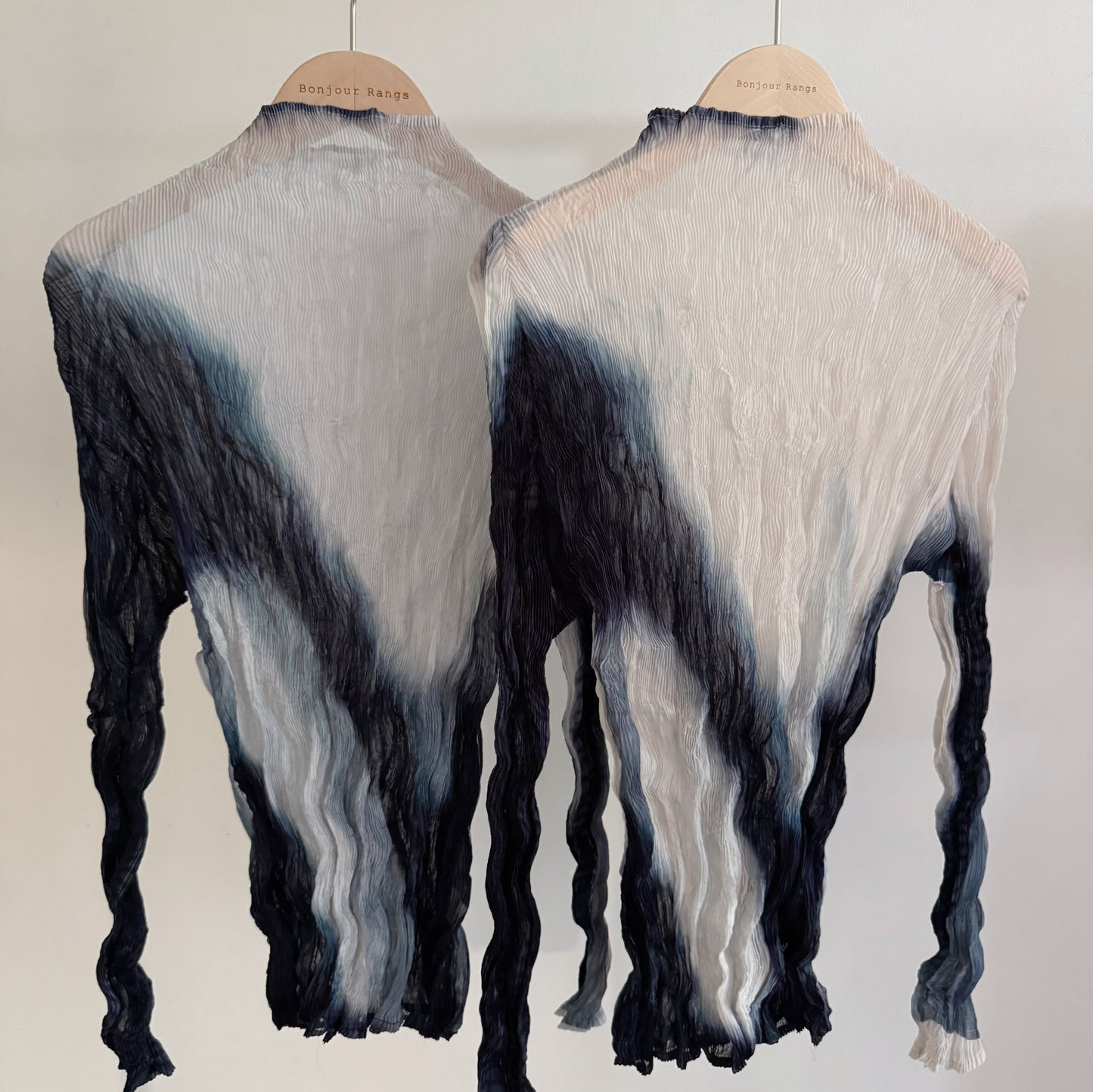 Sheer Gradient Wave Pleats Top (ivory, gray)