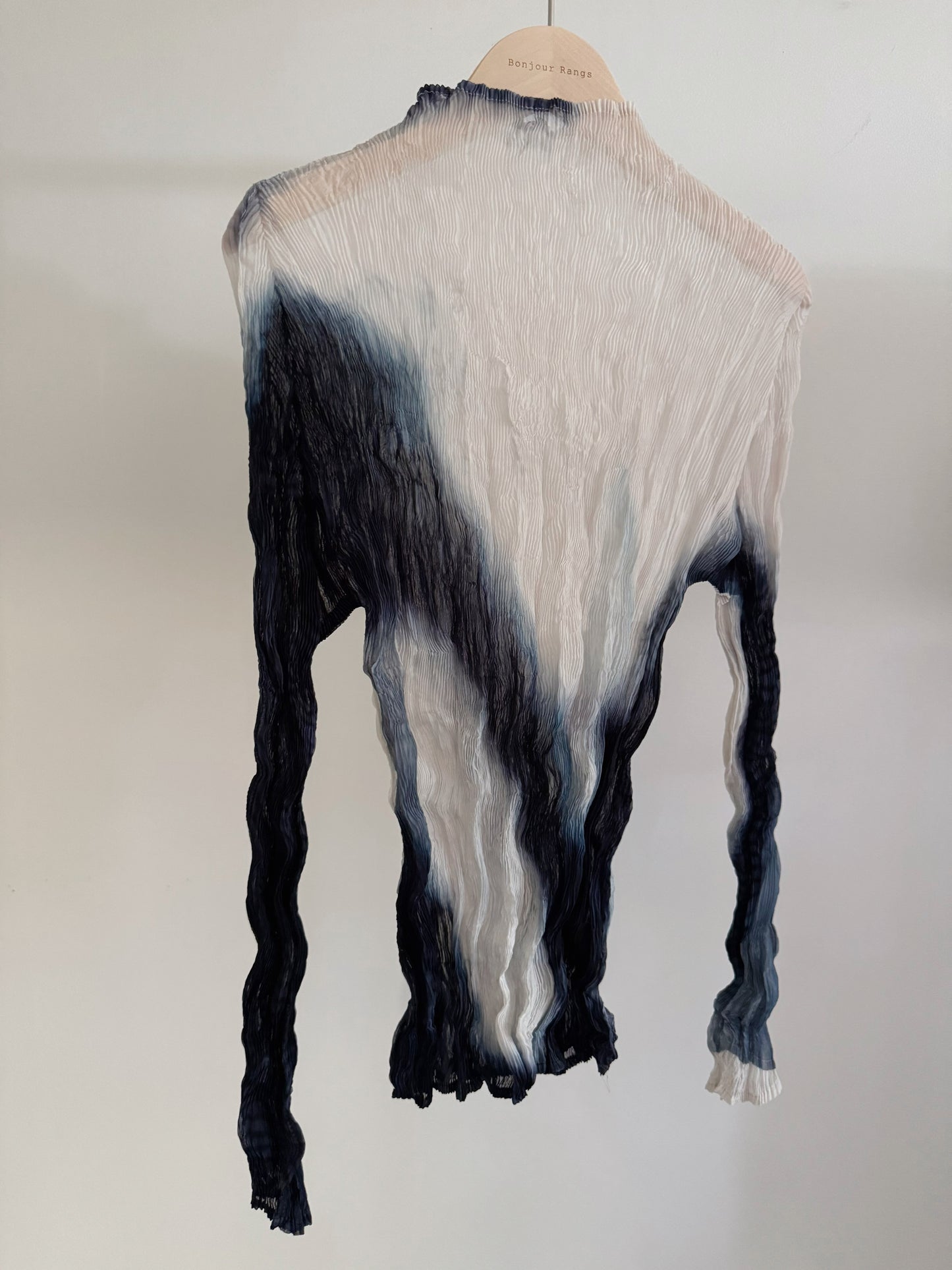 Sheer Gradient Wave Pleats Top (ivory, gray)