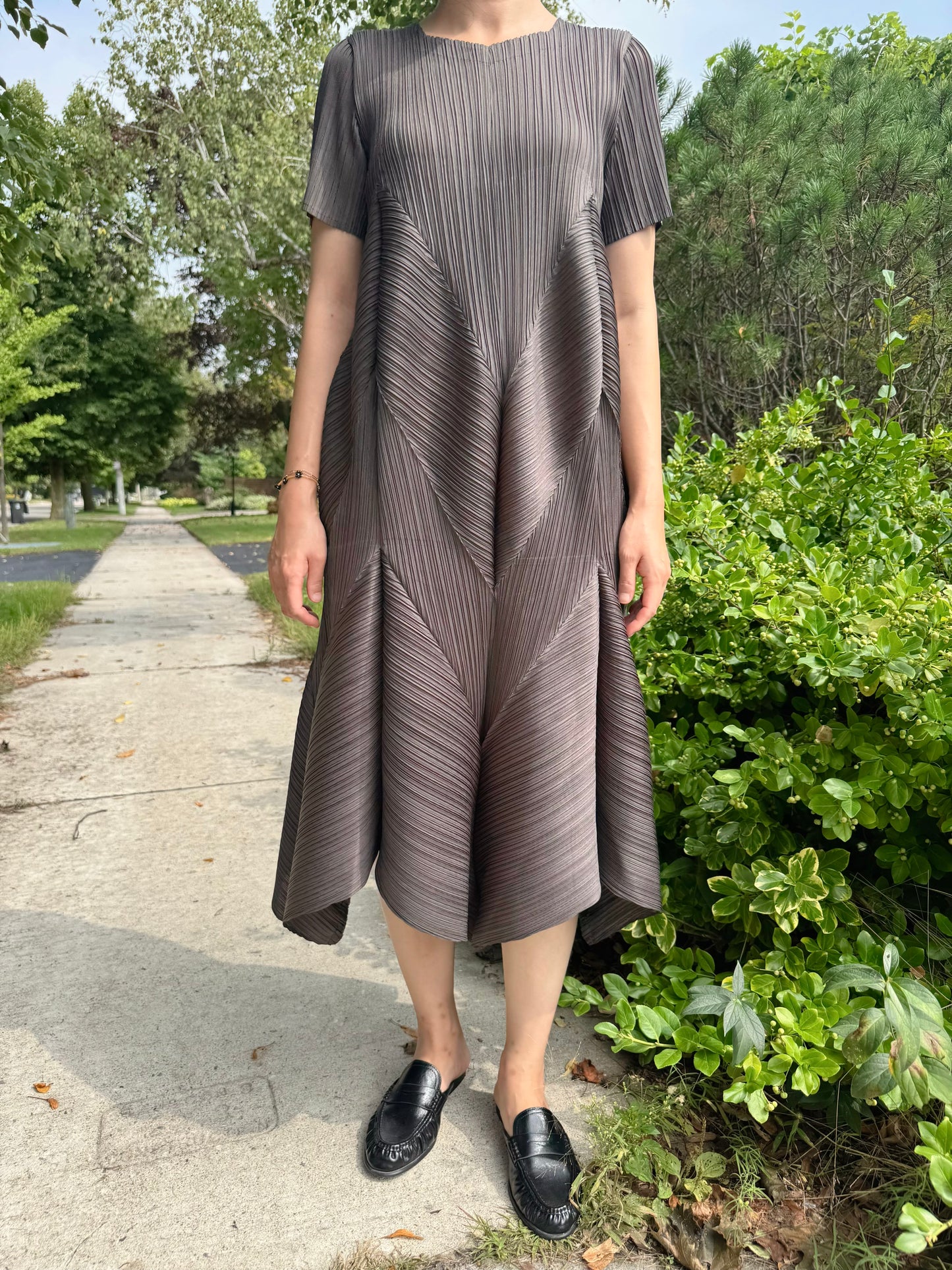 Pleated Short-Sleeve volume dress( ivory, black, brown)