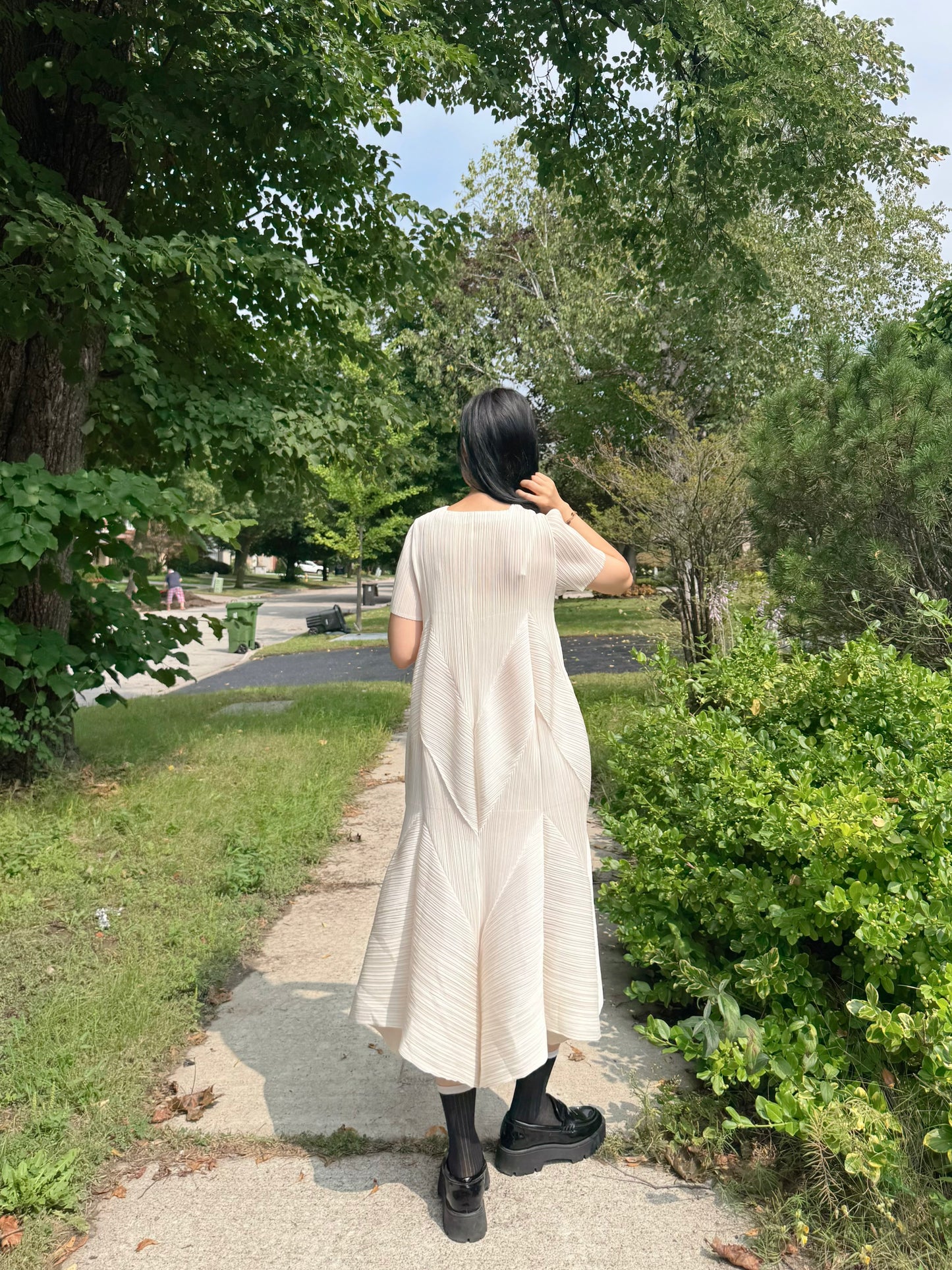 Pleated Short-Sleeve volume dress( ivory, black, brown)