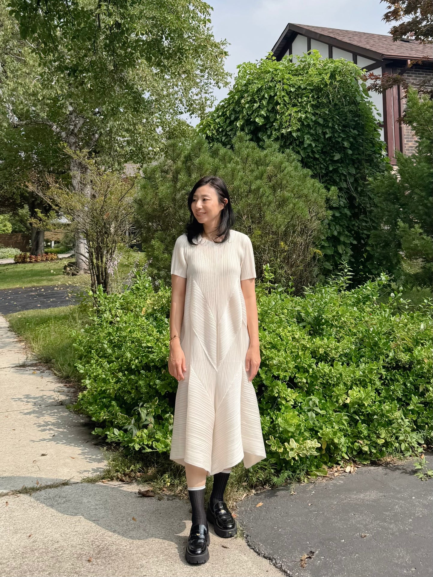 Pleated Short-Sleeve volume dress( ivory, black, brown)