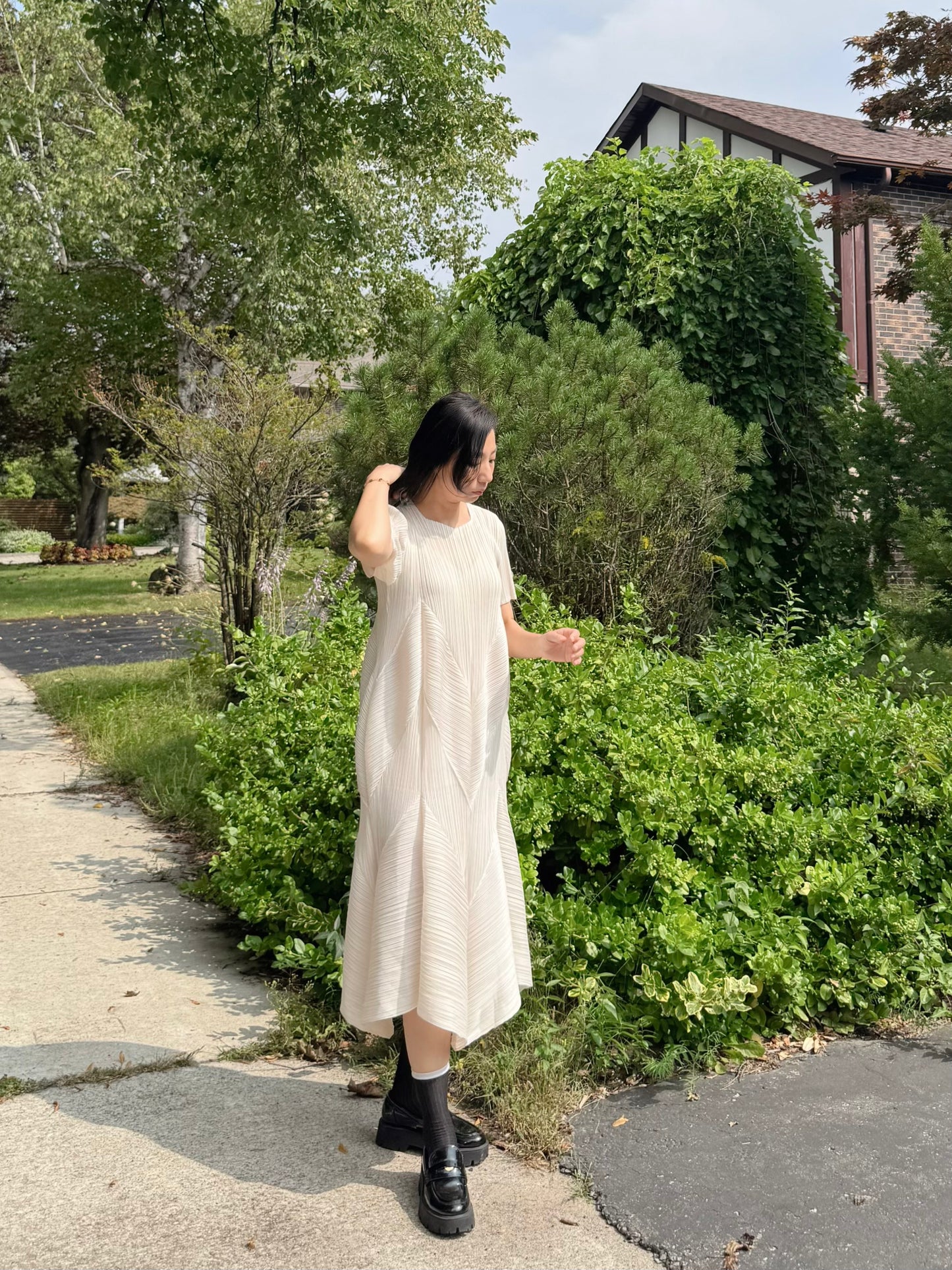 Pleated Short-Sleeve volume dress( ivory, black, brown)