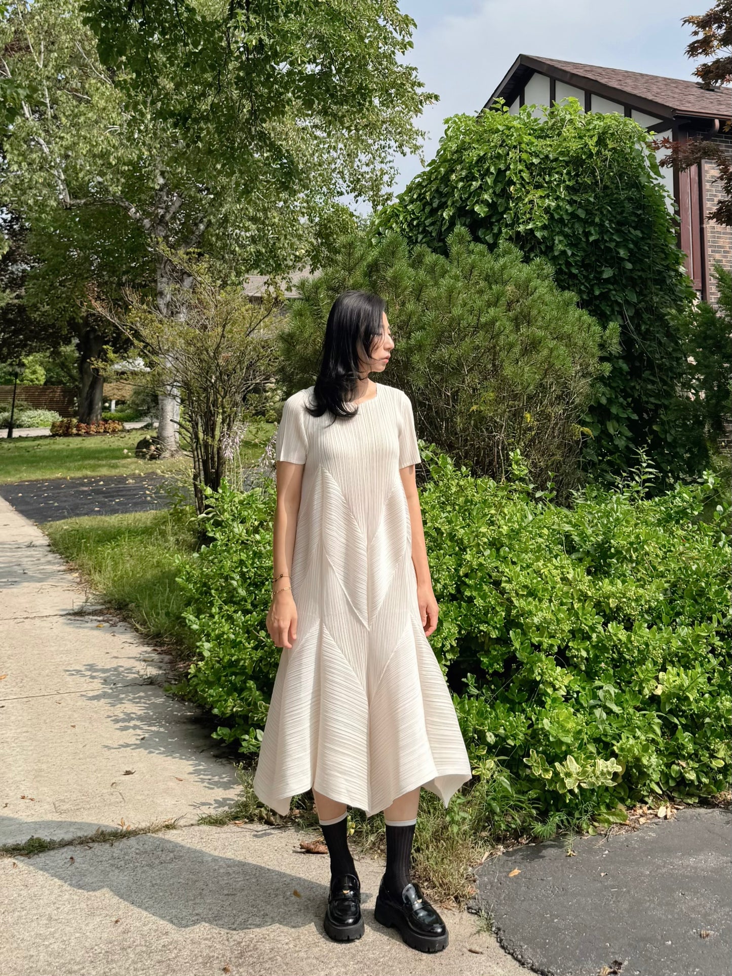 Pleated Short-Sleeve volume dress( ivory, black, brown)