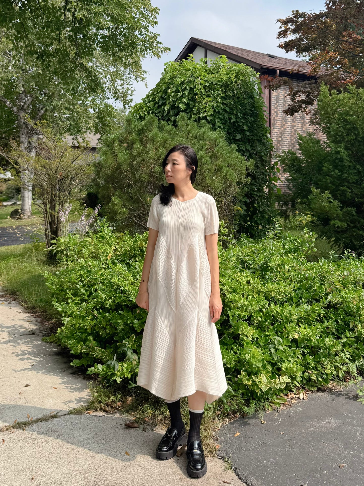 Pleated Short-Sleeve volume dress( ivory, black, brown)