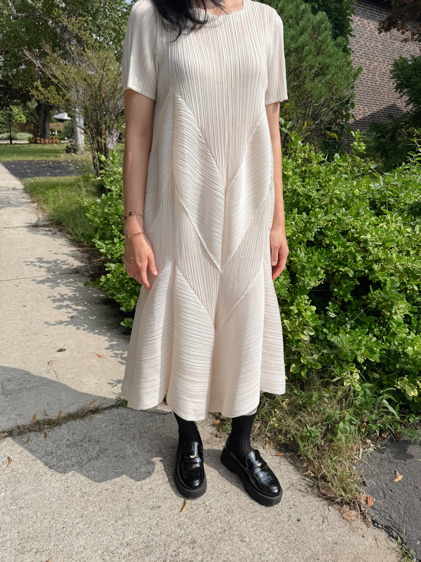 Pleated Short-Sleeve volume dress( ivory, black, brown)