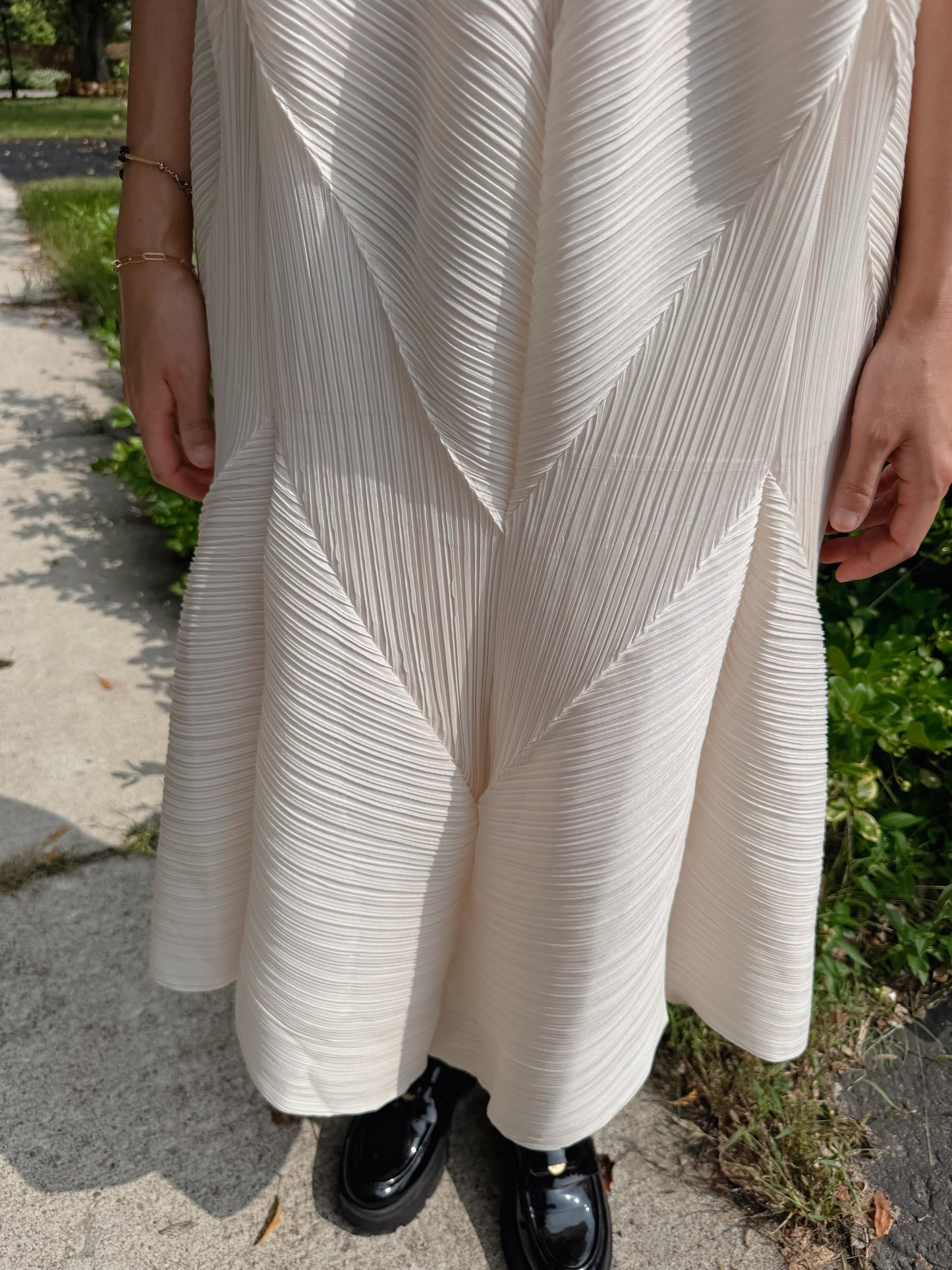 Pleated Short-Sleeve volume dress( ivory, black, brown)